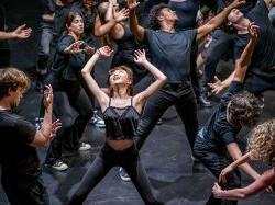 Montclair theater students perform a scene from 理查三世 during a "takeover" of classes by The Royal Shakespeare Company.