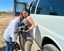 First-generation students 詹妮弗·桑切斯, 左, and Aylin Alverez-Santiago console each other after an emotional interview at the U.S.墨西哥边境. (Photo courtesy “Arizona Stories”)