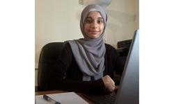 photo of Khizra Qadir sitting at a desk